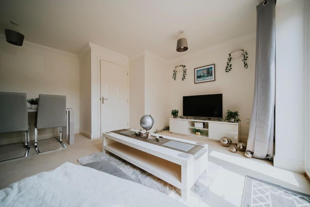 Linen Cottage- Parking, Leds, 4K Tvs, 5G Wifi And More! Bath Kültér fotó