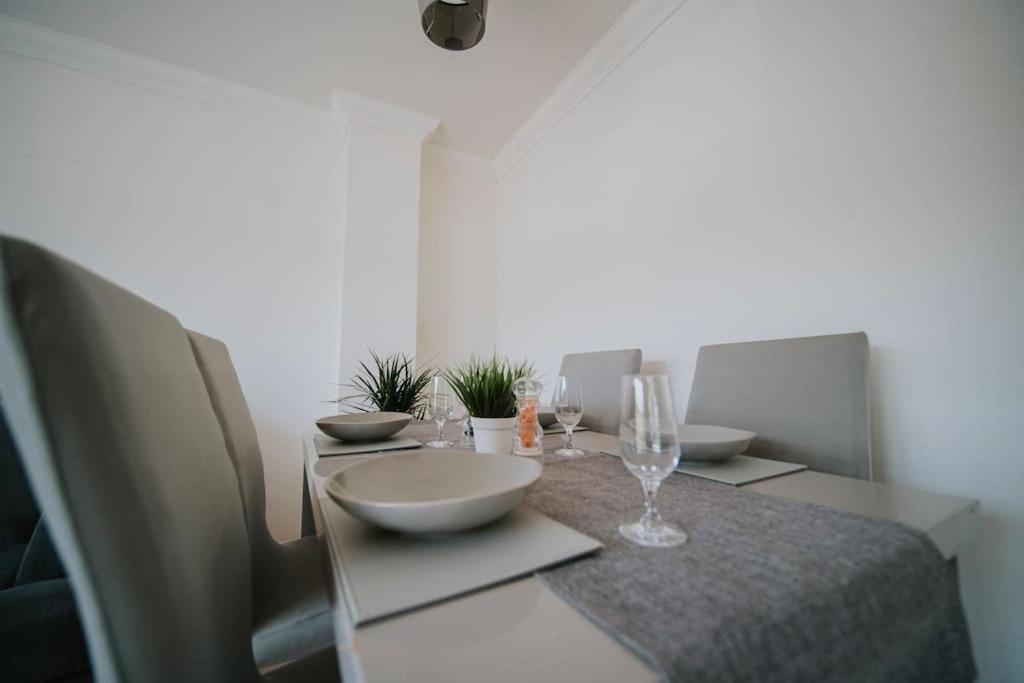 Linen Cottage- Parking, Leds, 4K Tvs, 5G Wifi And More! Bath Kültér fotó